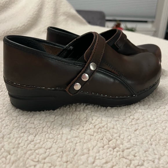 Sanita Cori brown leather clog w strap - Picture 8 of 16